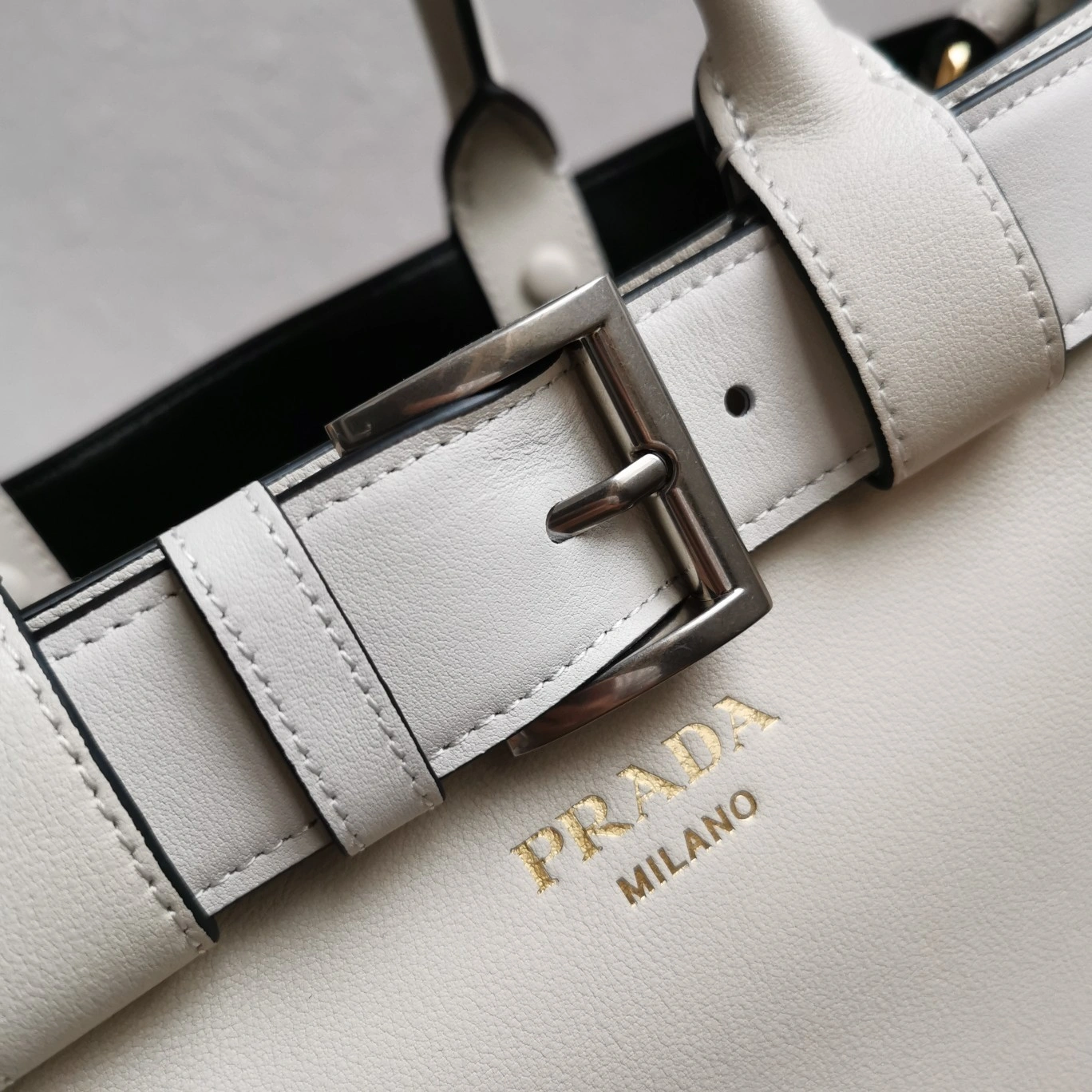 Prada Shopping Bags SunProtective 73595