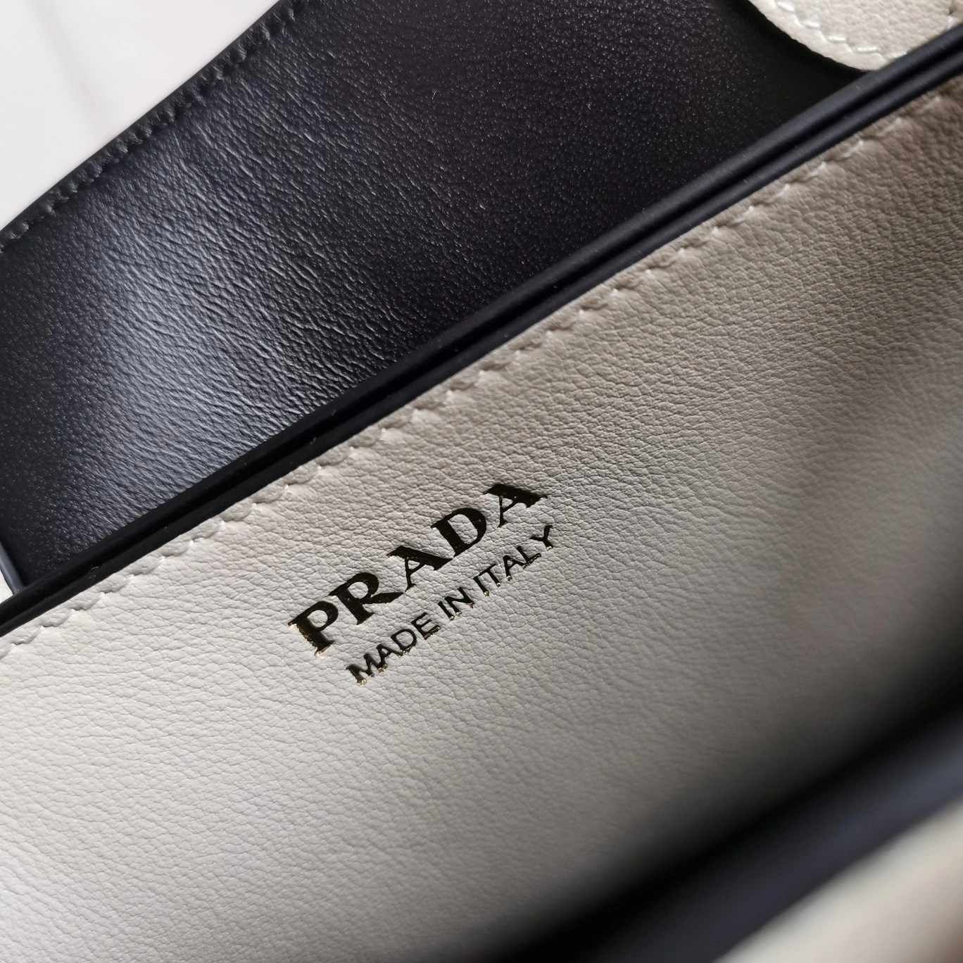 Prada Shopping Bags SunProtective 73595