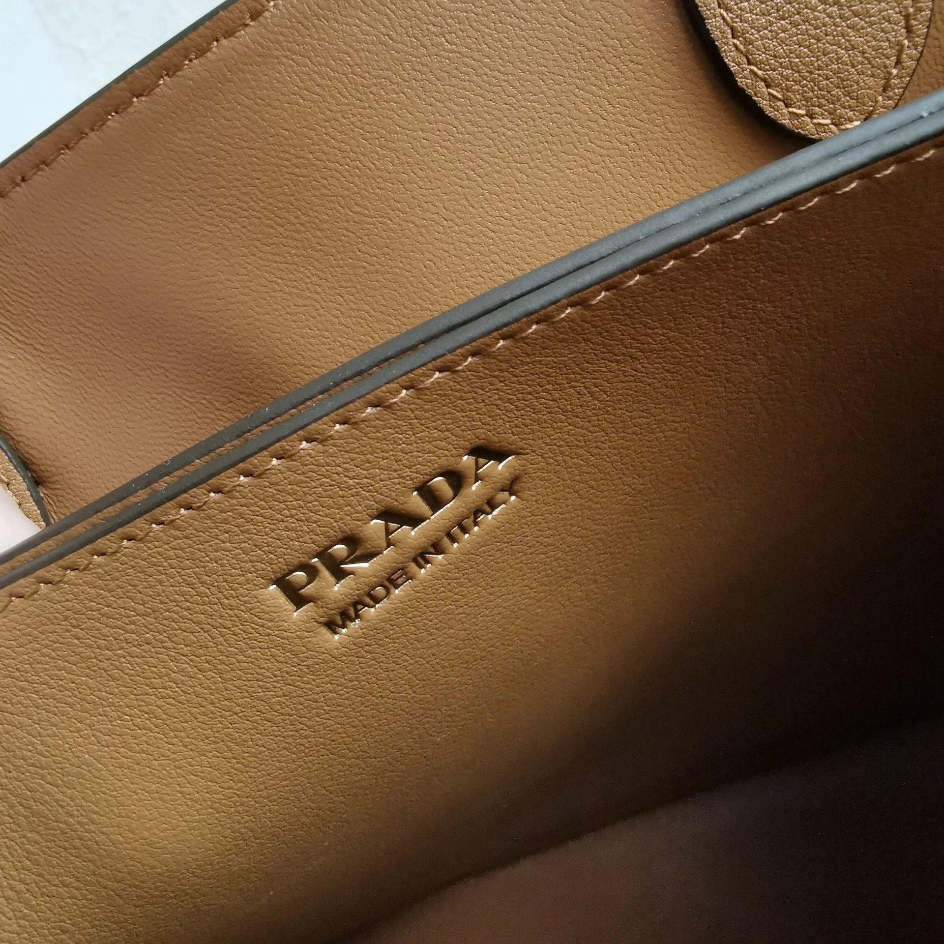 Reliable Prada Shopping Bags 73586