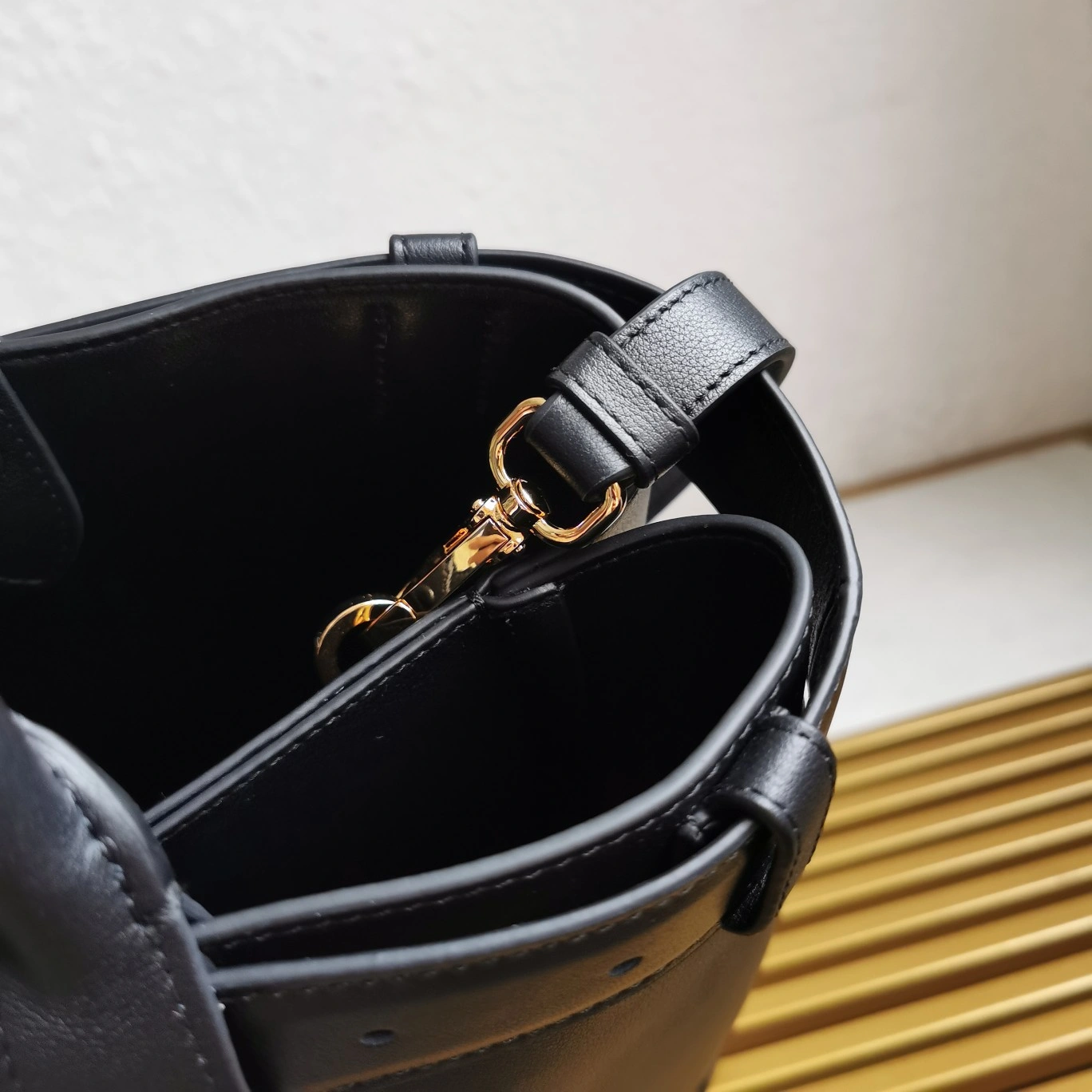 Supportive Prada Shopping Bags 73581