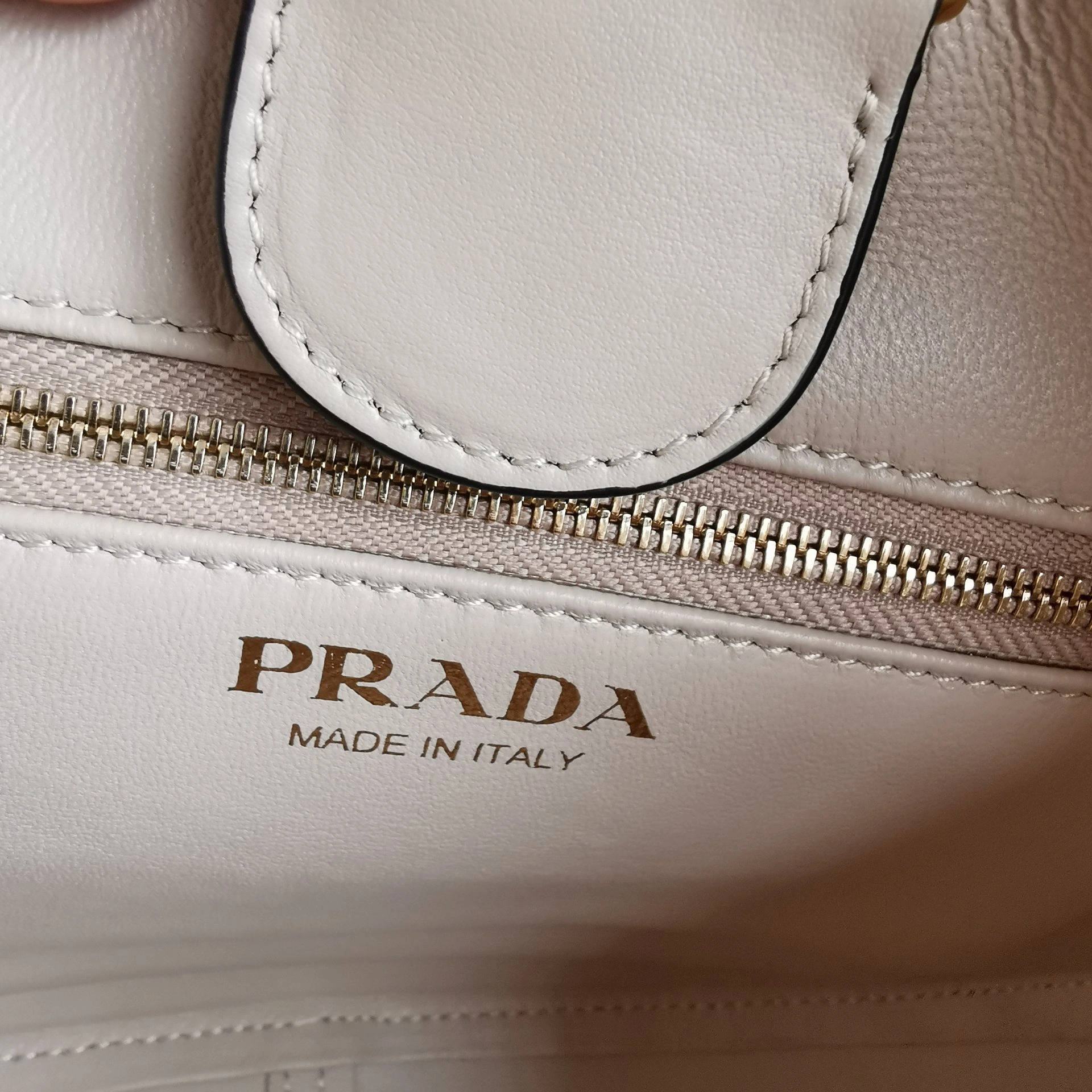 Prada Shopping Bags Lightweight 73589