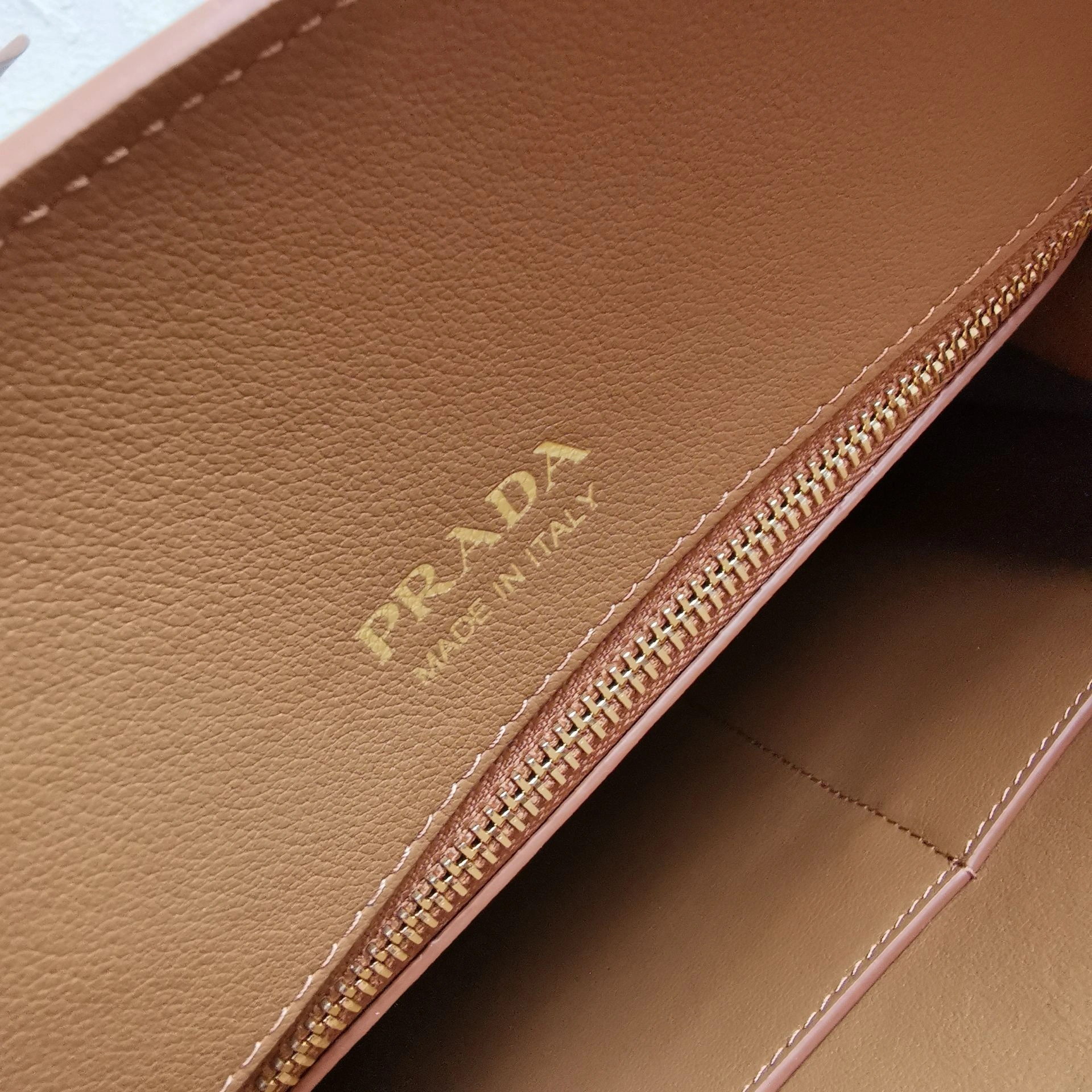 Prada Shopping Bags WrinkleFree 71544