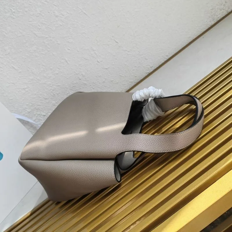 Prada Shopping Bags WellDesigned 44983