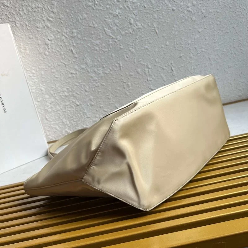 Elegant Prada Shopping Bags 44970