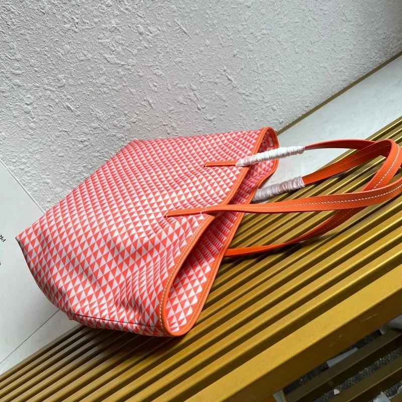 Timeless Prada Shopping Bags 44968