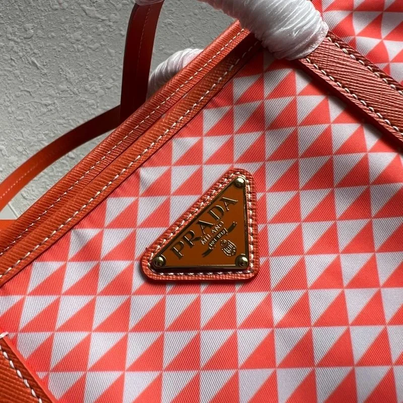 Timeless Prada Shopping Bags 44968