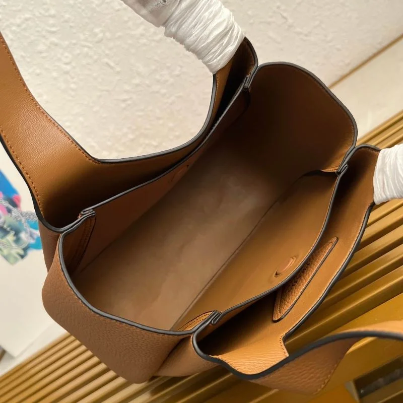 Neat Prada Shopping Bags 44966