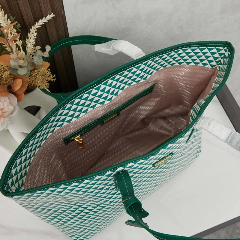 Snug Prada Shopping Bags 85855