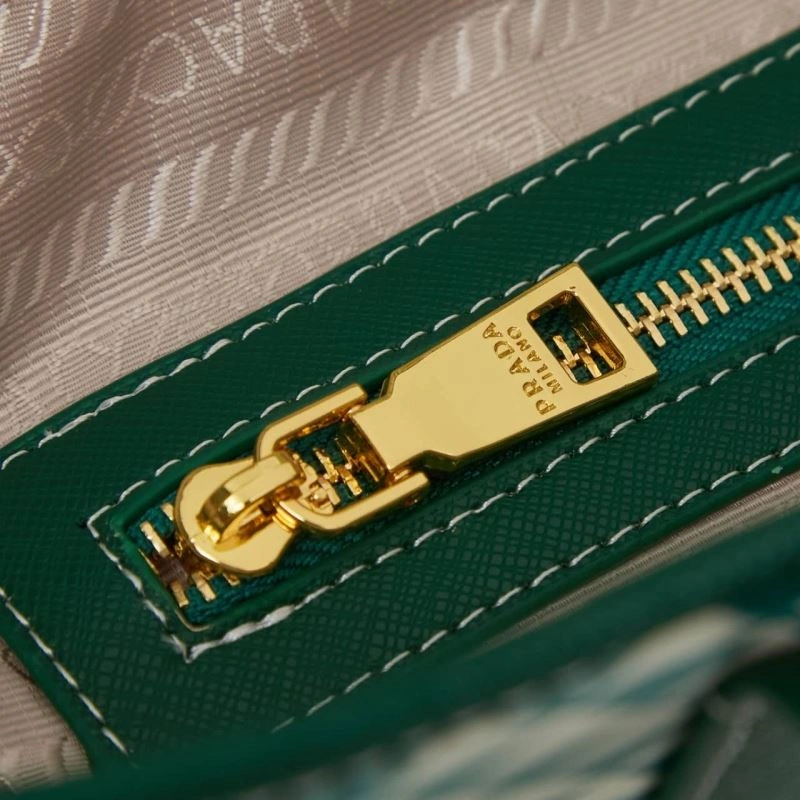 Snug Prada Shopping Bags 85855