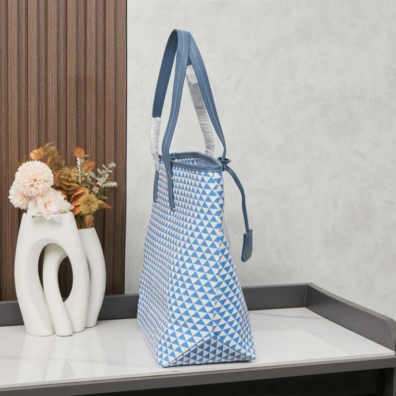 EyeCatching Prada Shopping Bags 85826