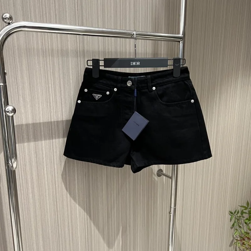 Trendsetting Prada Short Pants 165782