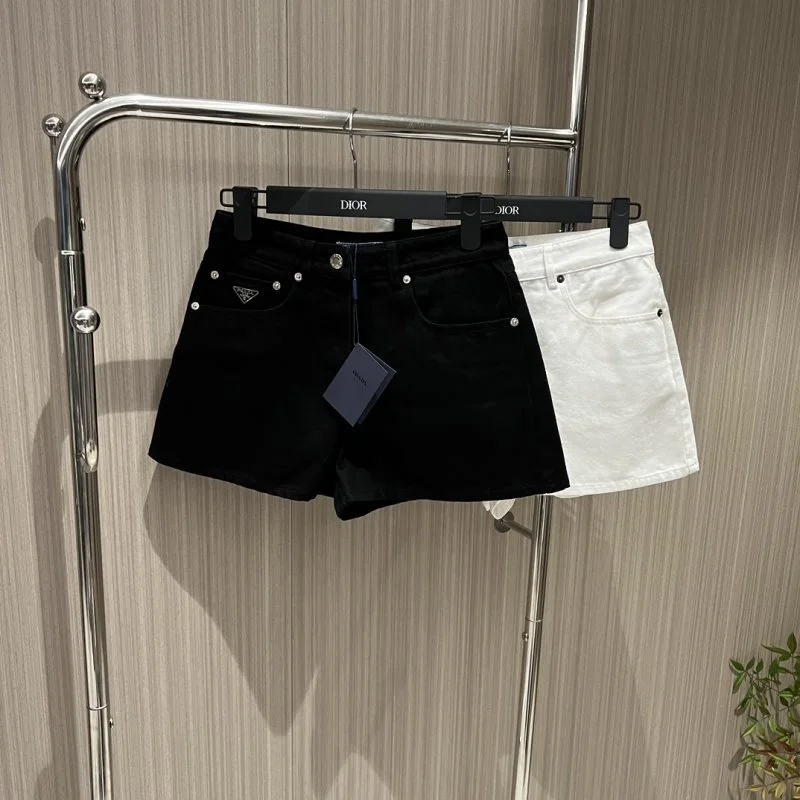 Trendsetting Prada Short Pants 165782