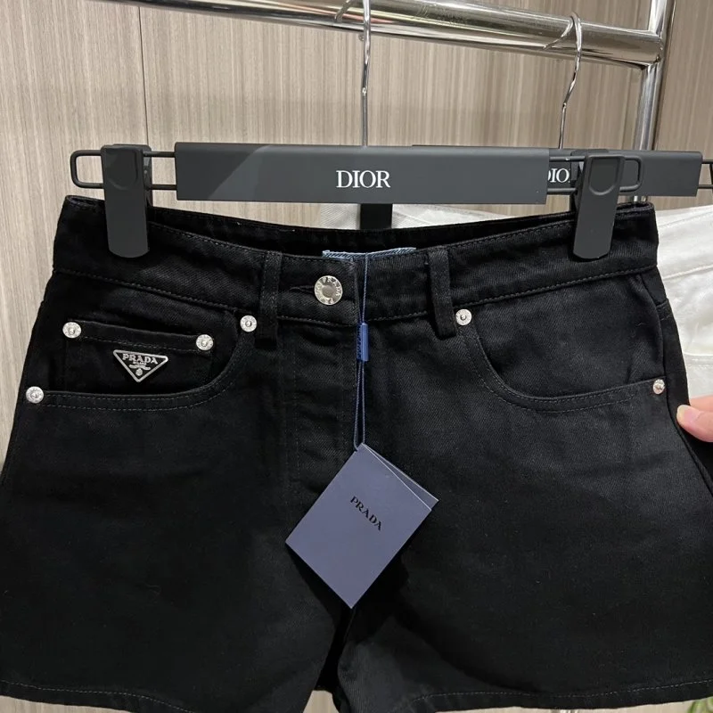 Trendsetting Prada Short Pants 165782