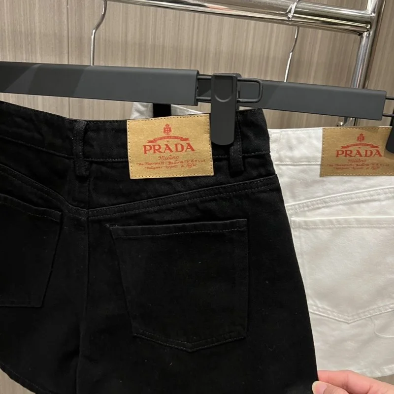 Trendsetting Prada Short Pants 165782