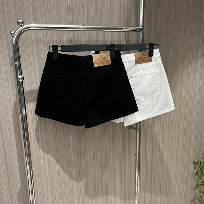 Trendsetting Prada Short Pants 165782