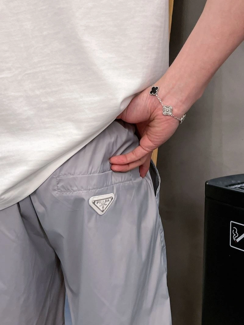 Vibrant Prada Short Pants 169373