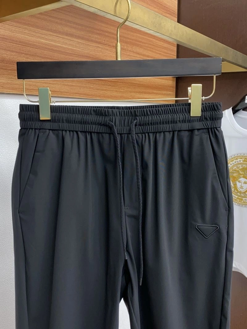 Trendsetting Prada Short Pants 168734