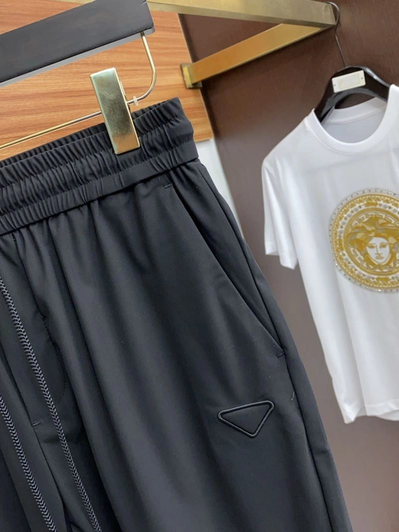Trendsetting Prada Short Pants 168734
