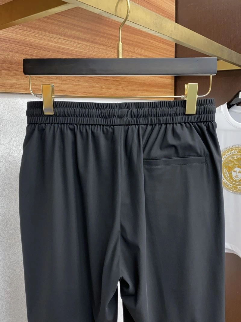 Trendsetting Prada Short Pants 168734