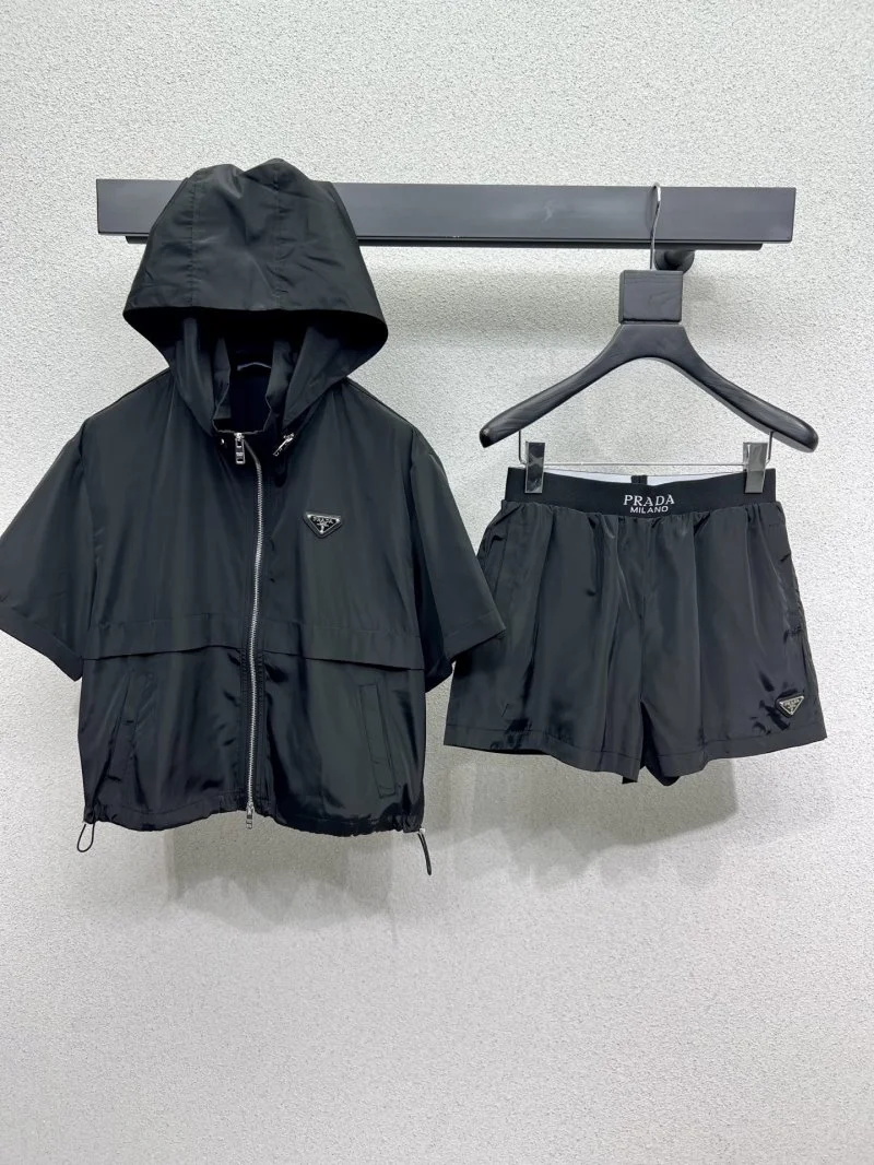 Supportive Prada Short Suits 166099