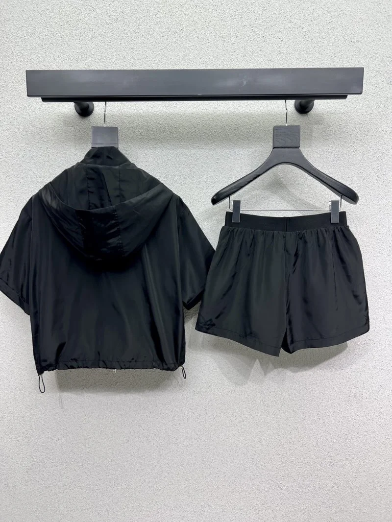Supportive Prada Short Suits 166099