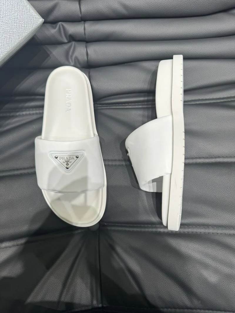 Prada Slippers TimelessDesign 33613