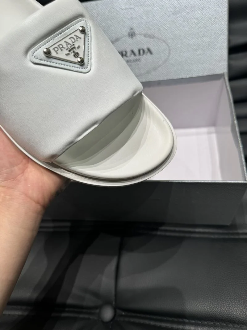 Prada Slippers TimelessDesign 33613