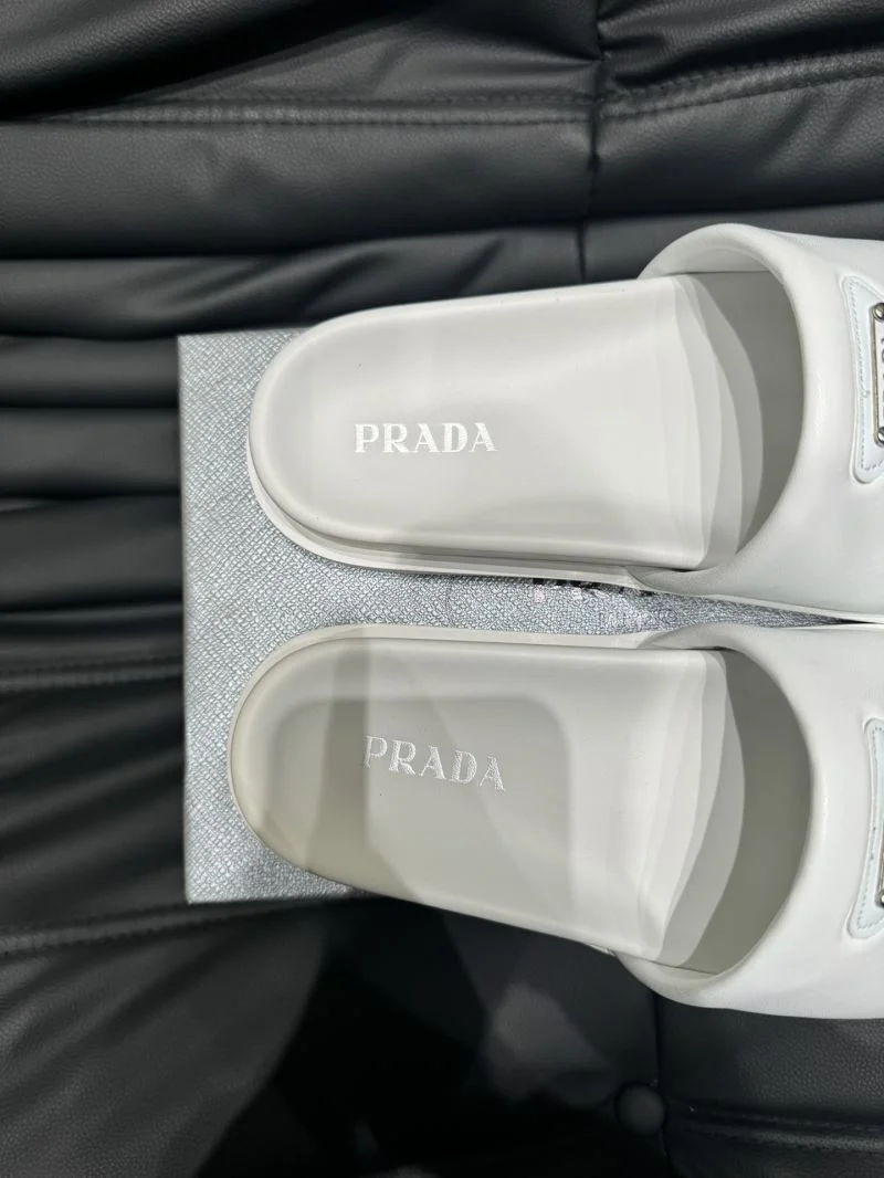 Prada Slippers TimelessDesign 33613