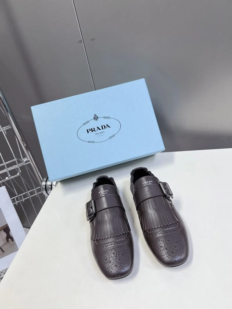 Prada Slippers Elegant 34332