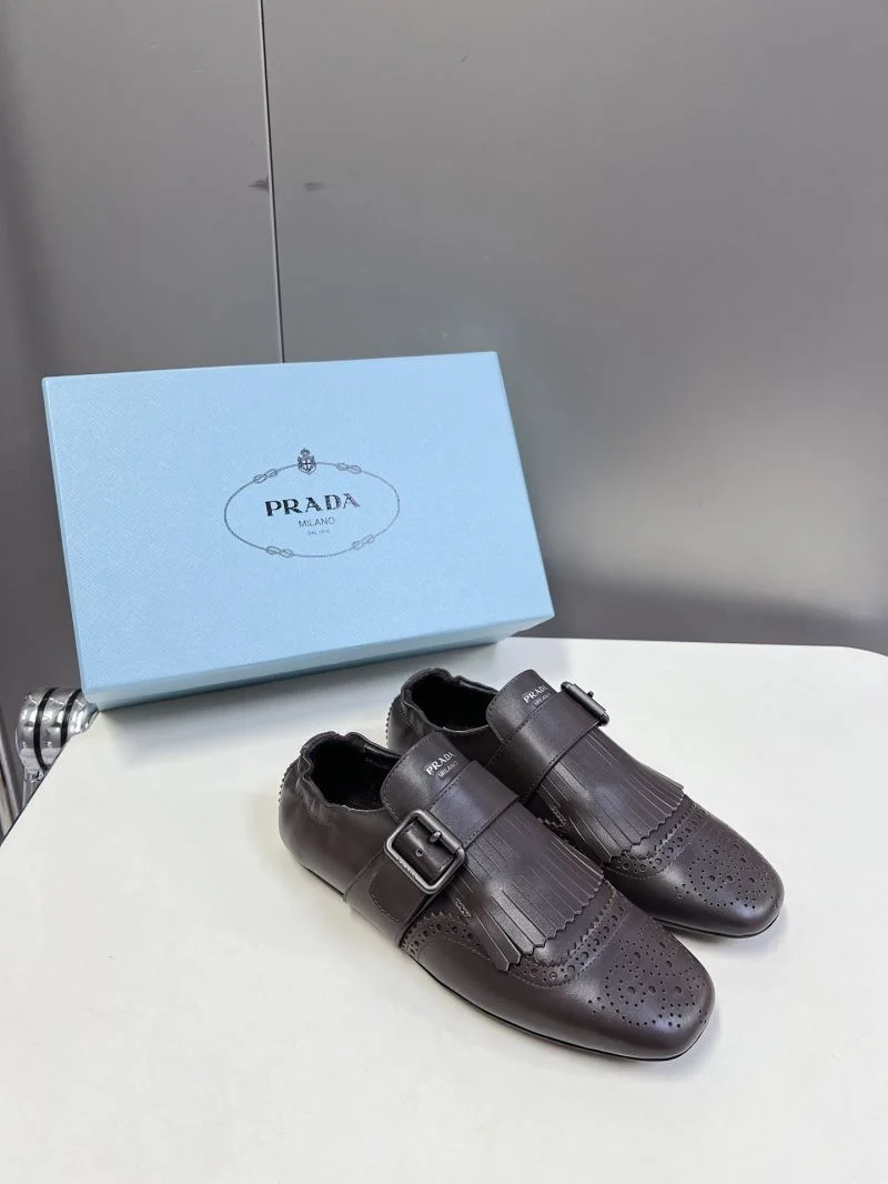 Prada Slippers Elegant 34332