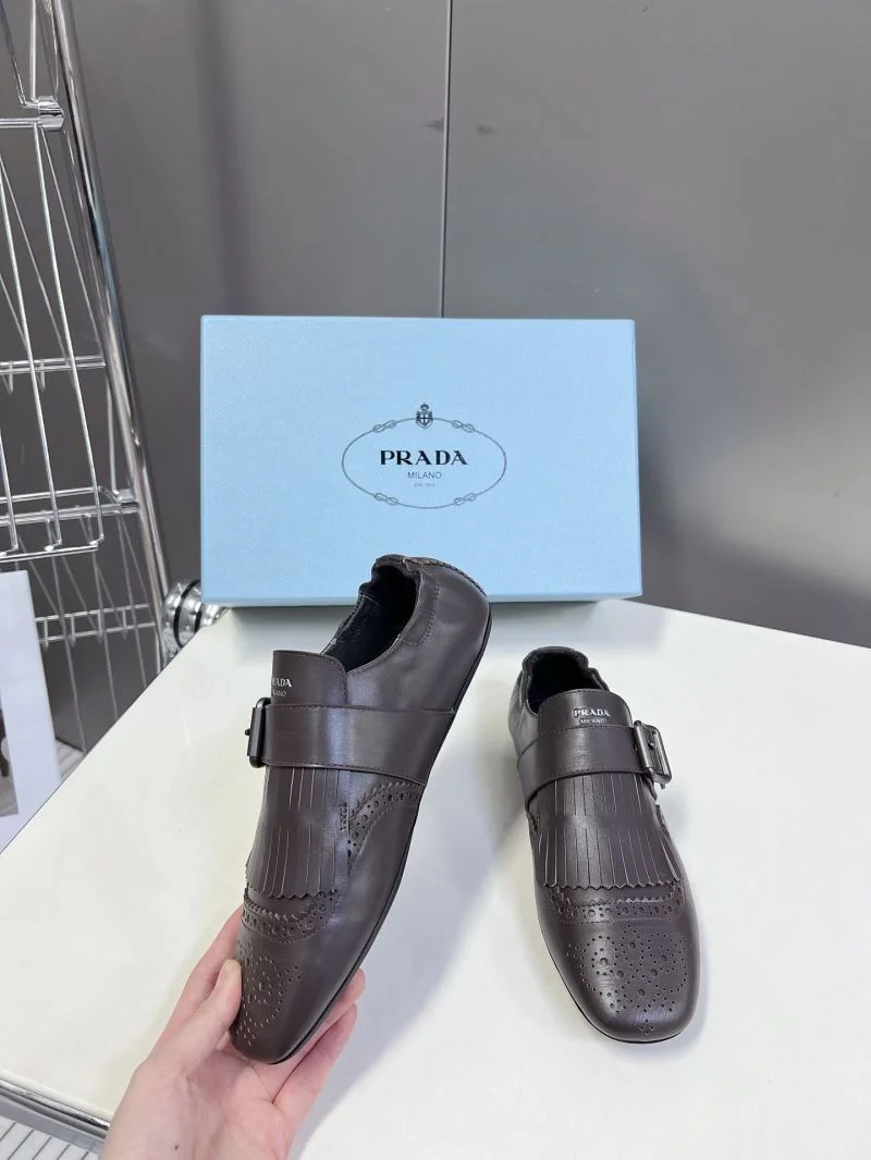 Prada Slippers Elegant 34332