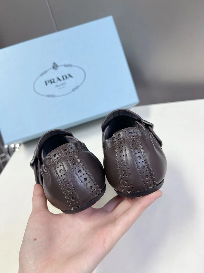 Prada Slippers Elegant 34332