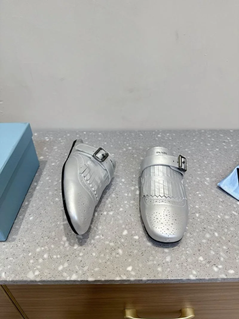 Prada Slippers Sleek 34326