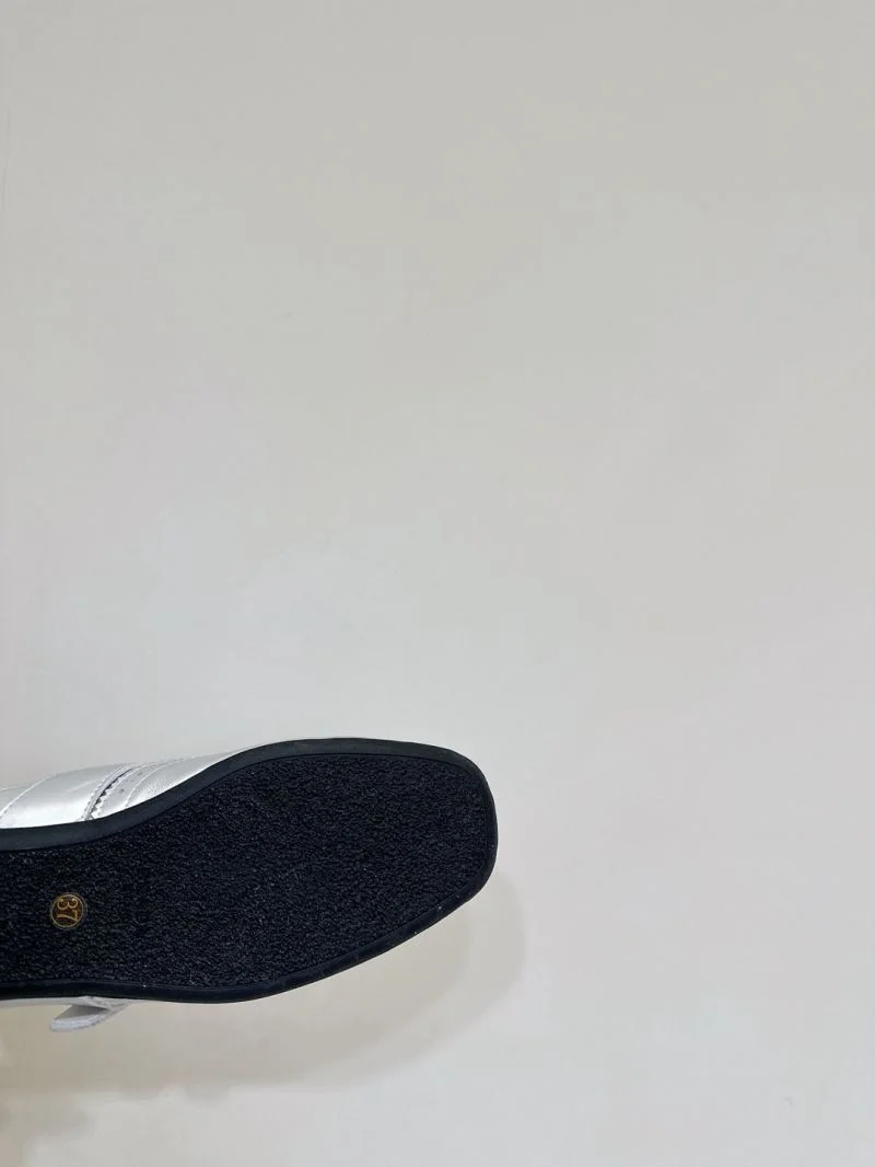 Prada Slippers Sleek 34326