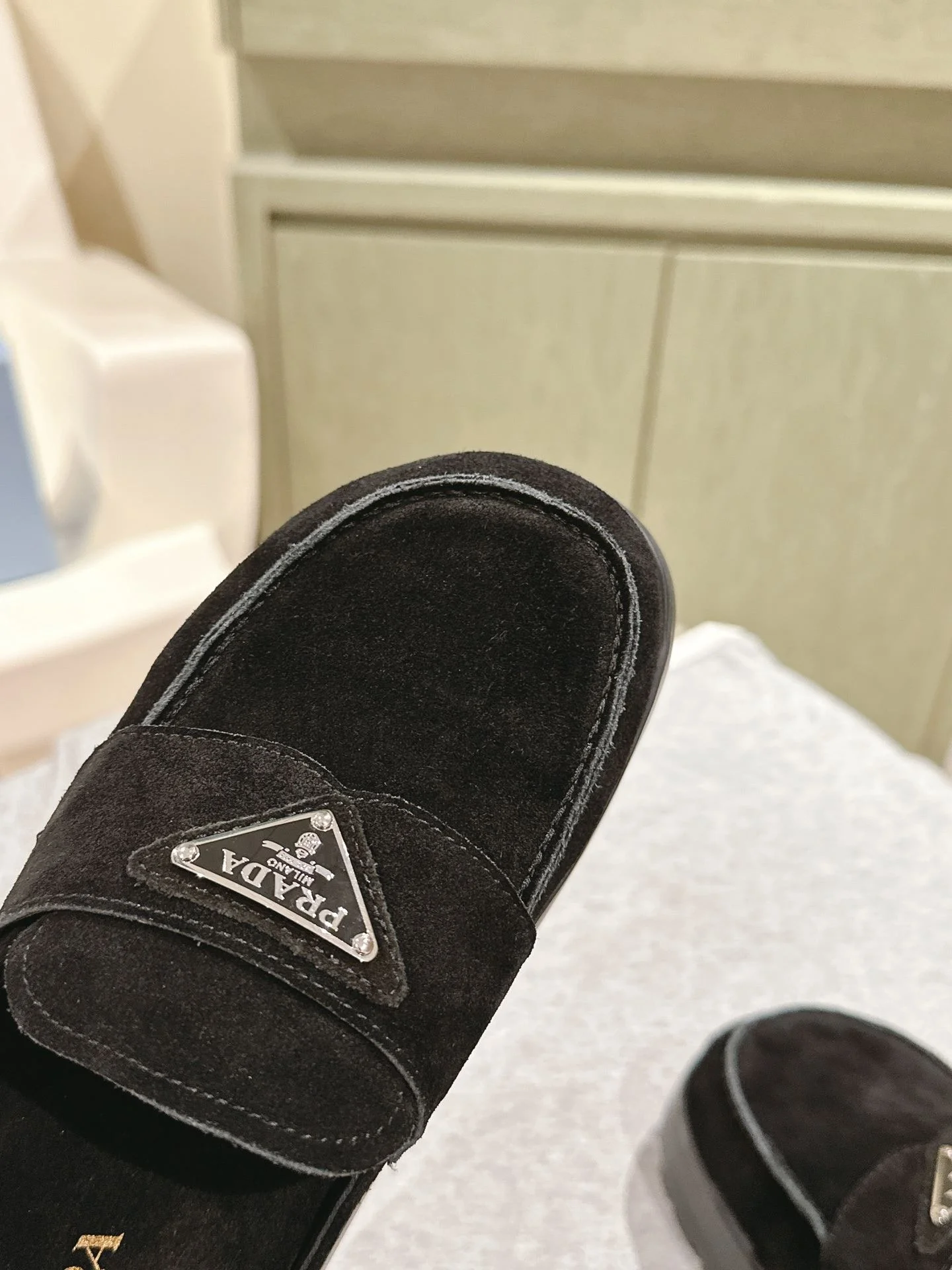 Sleek Prada Slippers 34304