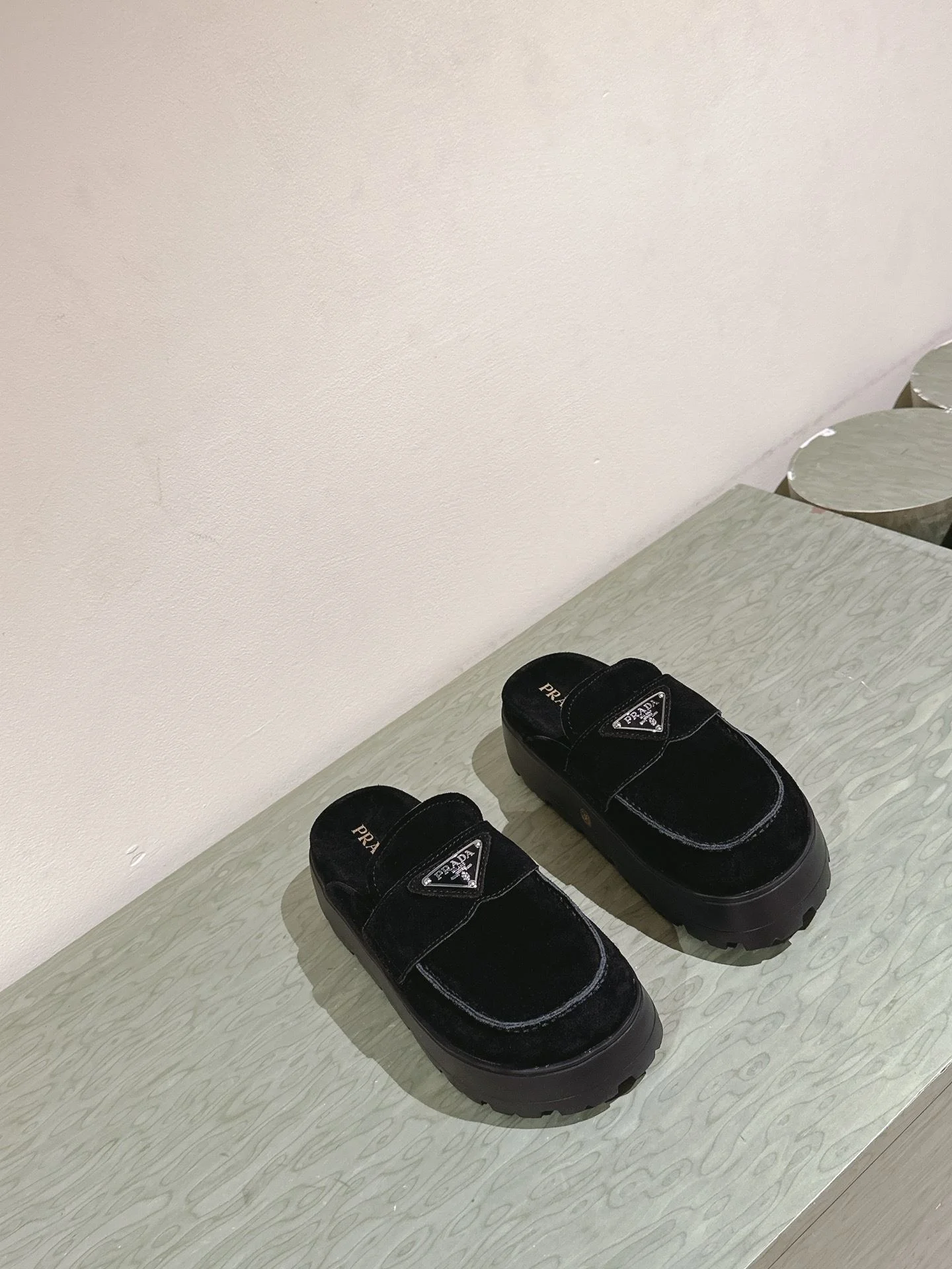 Sleek Prada Slippers 34304