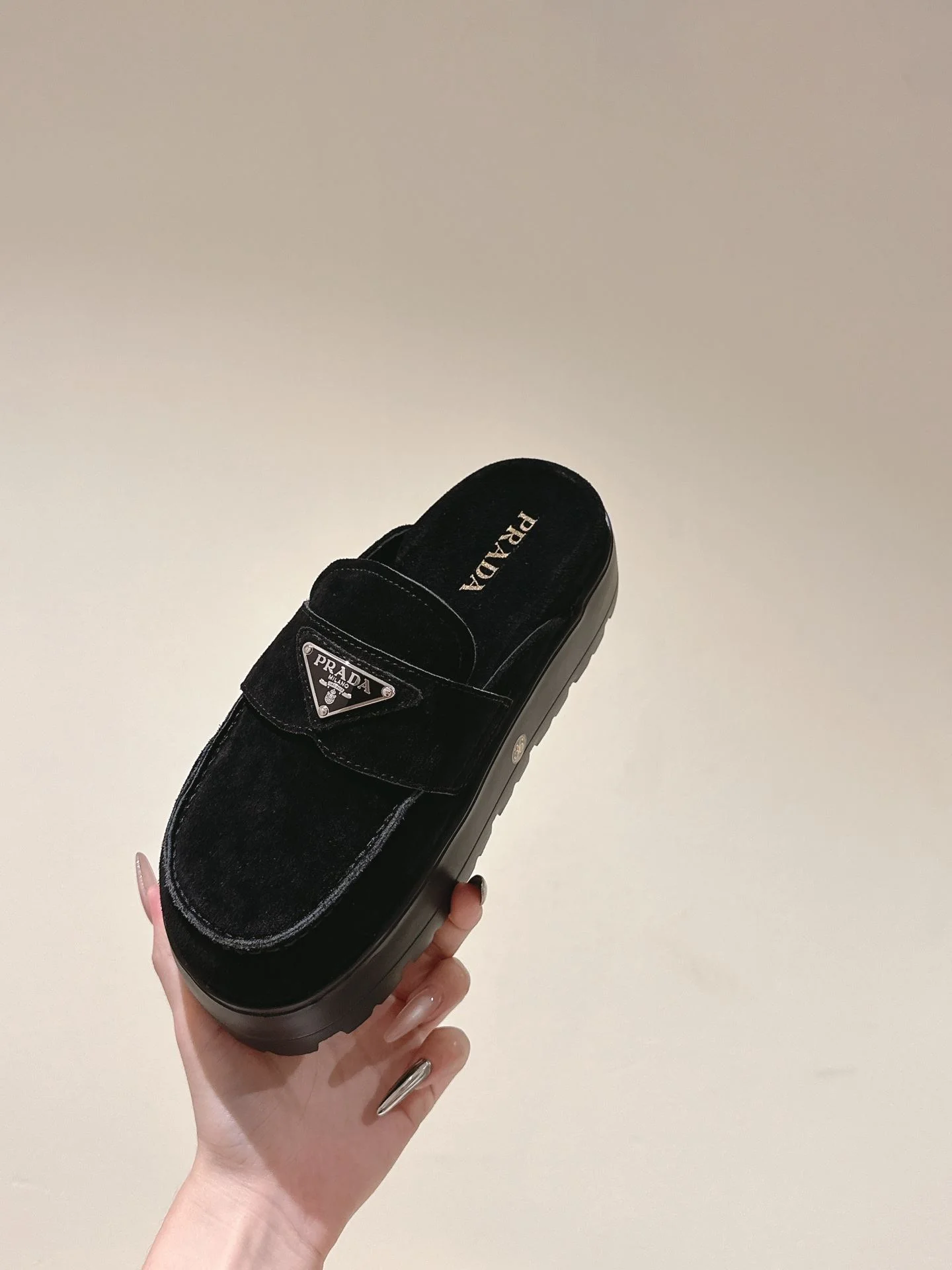 Sleek Prada Slippers 34304