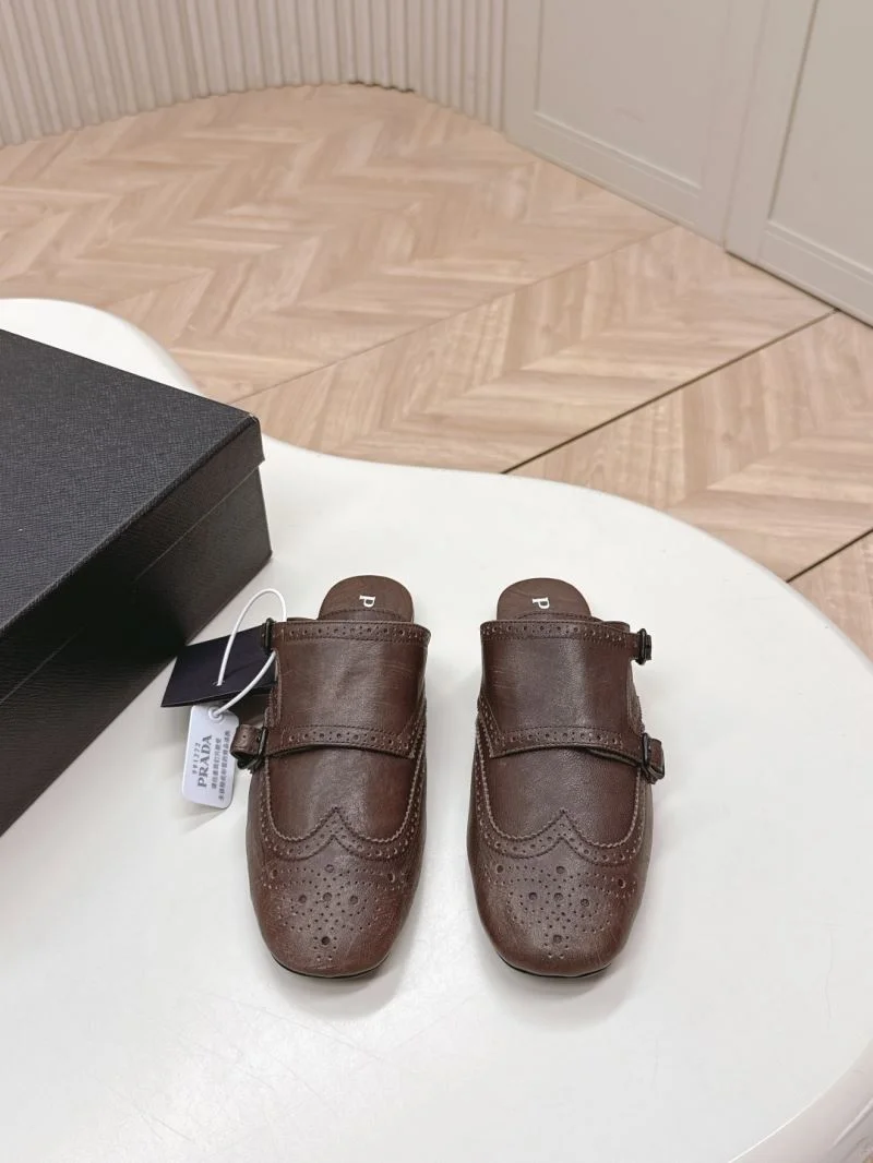 Elegant Prada Slippers 35006