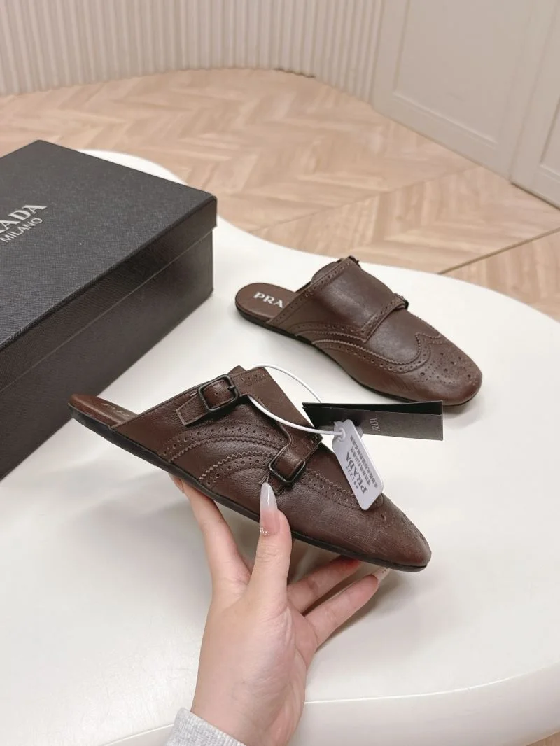 Elegant Prada Slippers 35006