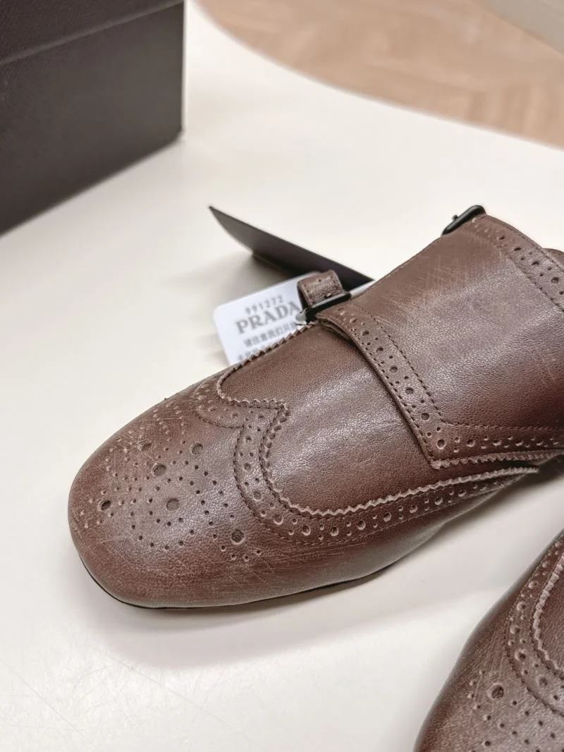 Elegant Prada Slippers 35006