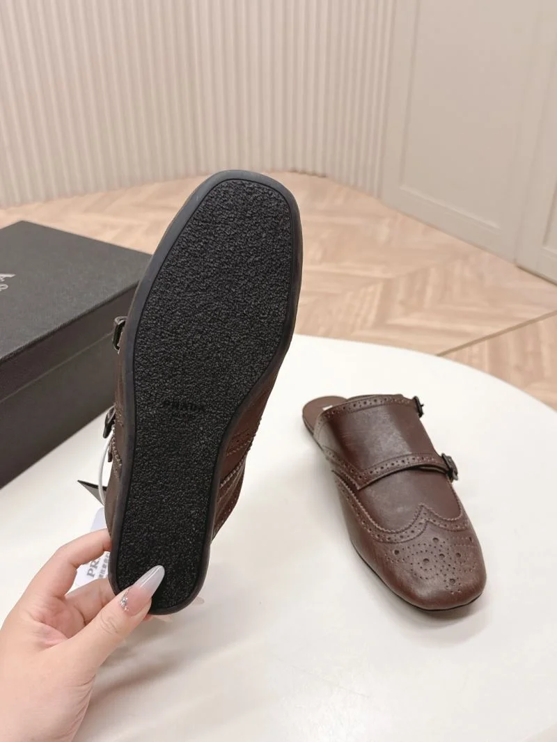 Elegant Prada Slippers 35006