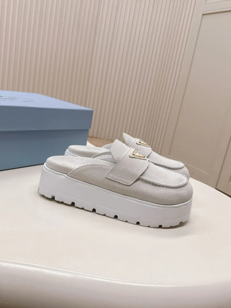 Minimalist Prada Slippers 34957