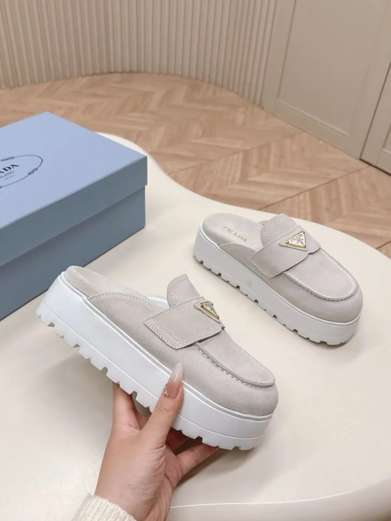 Minimalist Prada Slippers 34957