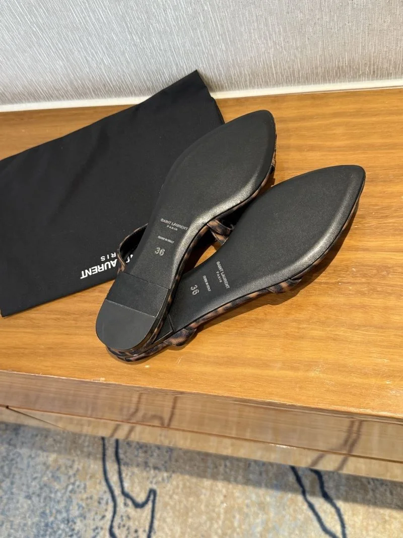 WellDesigned Prada Slippers 34922