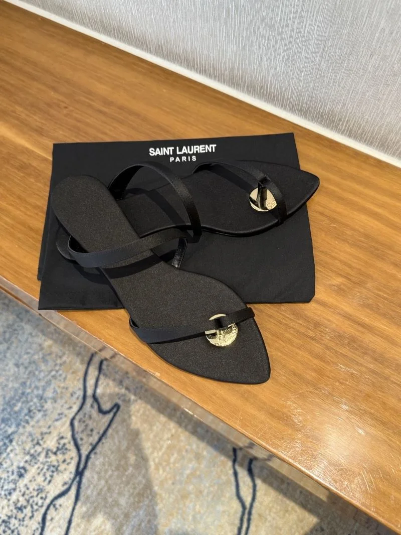 WellDesigned Prada Slippers 34922