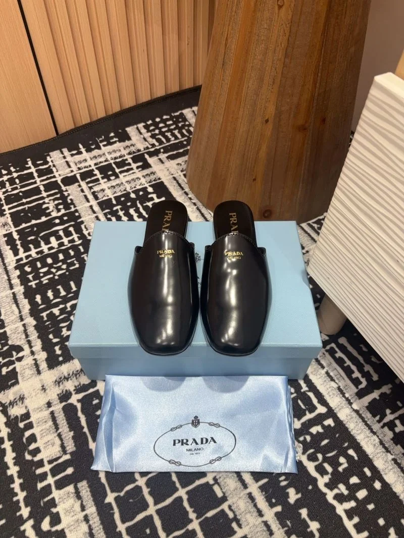 Minimalist Prada Slippers 34925