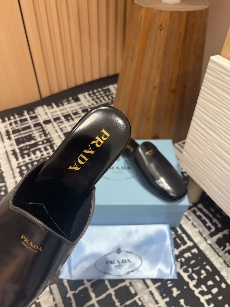 Minimalist Prada Slippers 34925