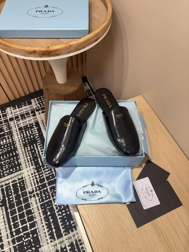 Minimalist Prada Slippers 34925