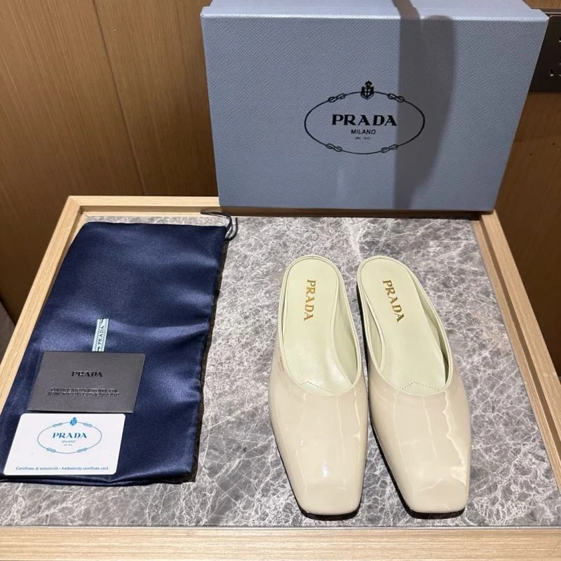 Trendsetting Prada Slippers 34637