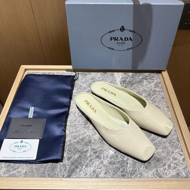 Trendsetting Prada Slippers 34637